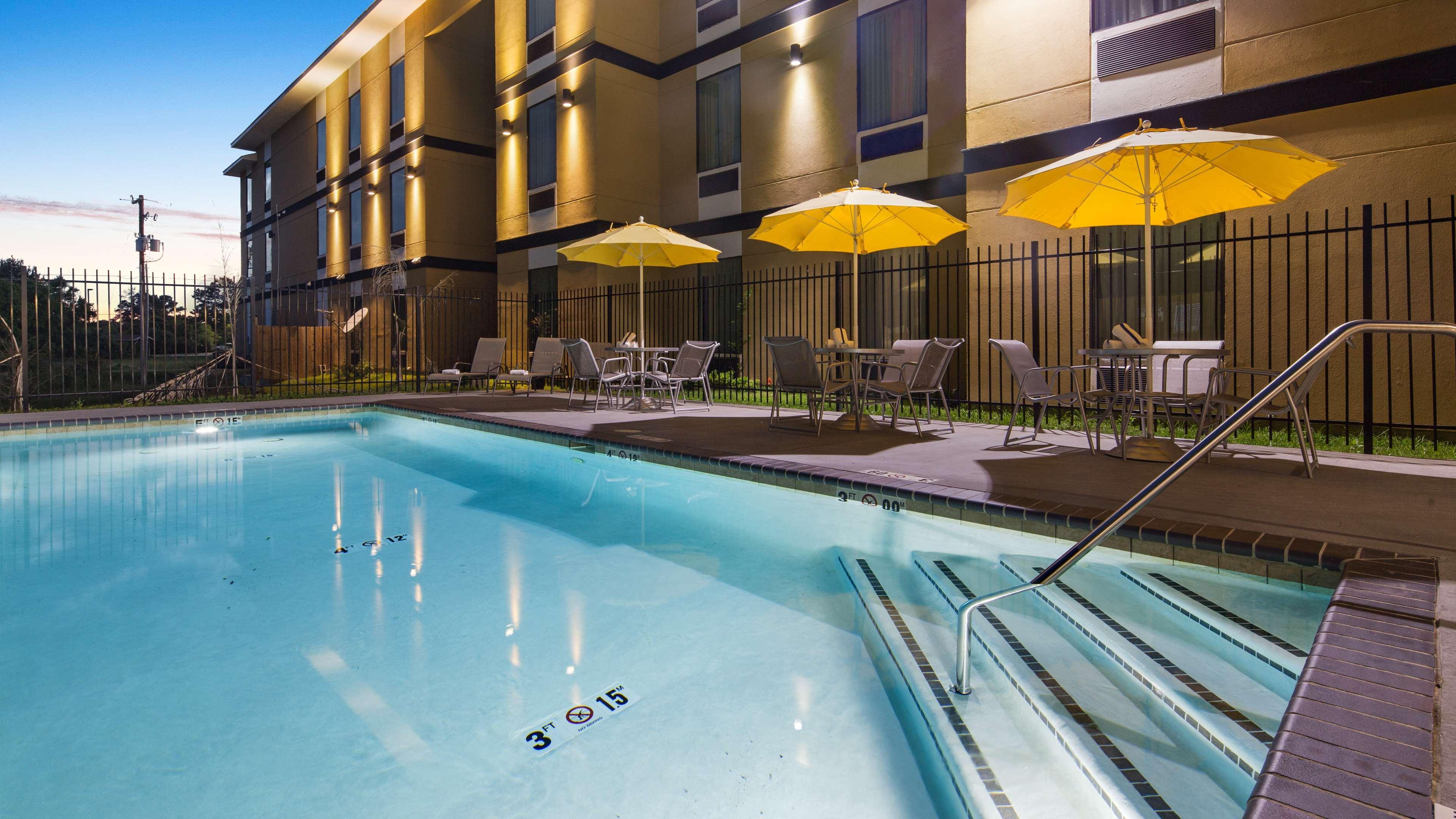 Best Western Plus Regency Park Walker Kültér fotó