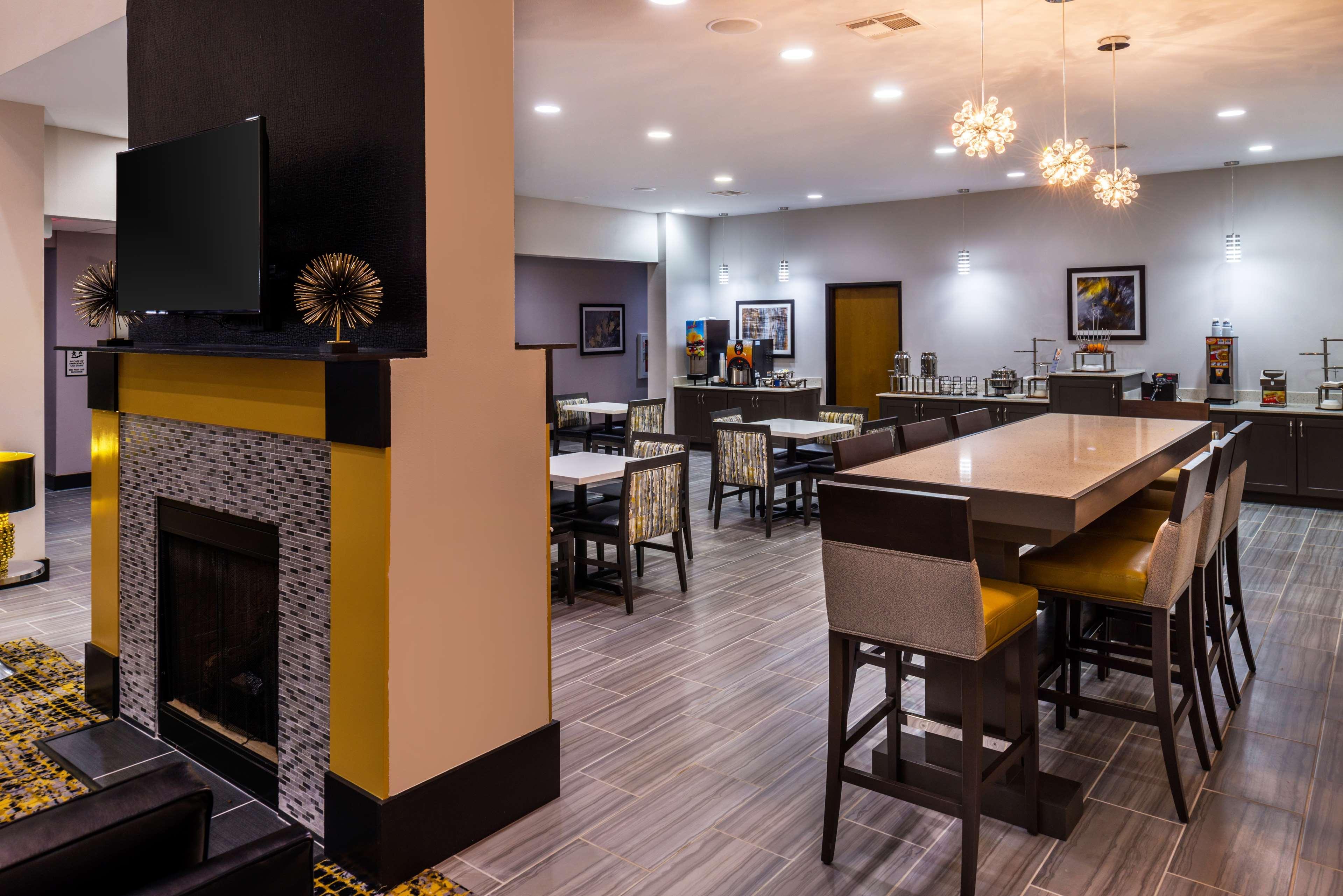 Best Western Plus Regency Park Walker Kültér fotó