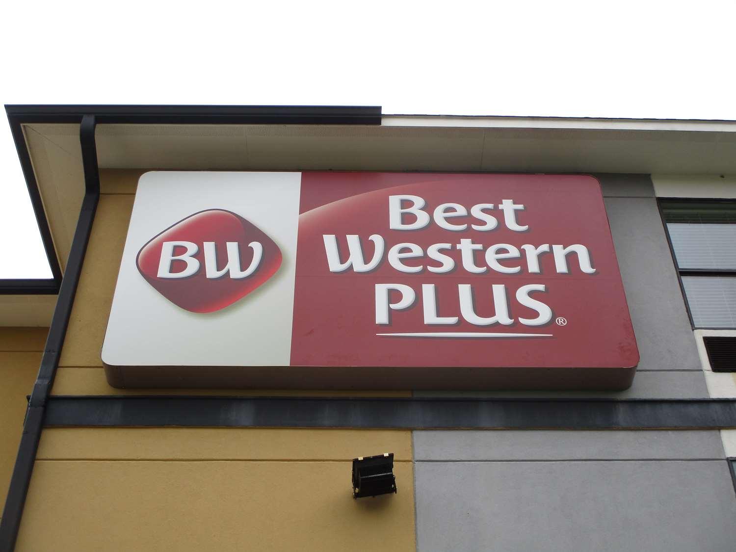 Best Western Plus Regency Park Walker Kültér fotó