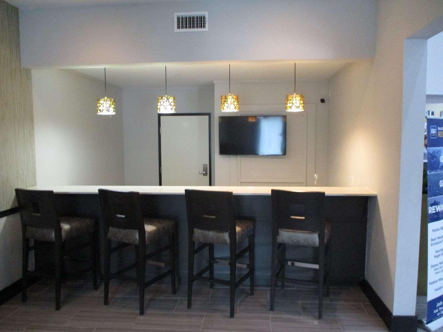 Best Western Plus Regency Park Walker Kültér fotó